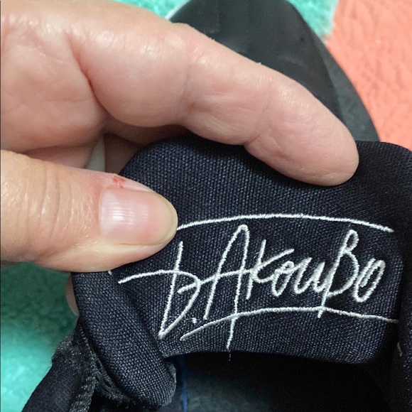 Nike Black and White Air Sneakers - Picture 3 of 6